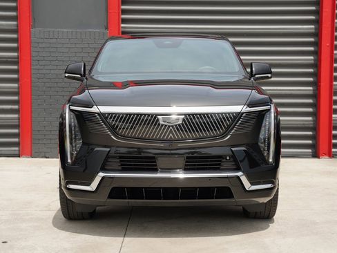 Used 2025 Cadillac Escalade IQ Luxury 2 w/ LPO, Premium Carpet Package AWD/4WD image 4