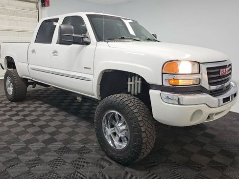 Used 2004 GMC Sierra 2500 SLE w/ Heavy-Duty Power Package image 2