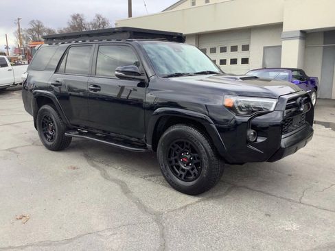Used 2021 Toyota 4Runner Venture w/ Moonroof Package image 2