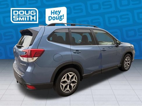 Used 2020 Subaru Forester Premium AWD/4WD image 4