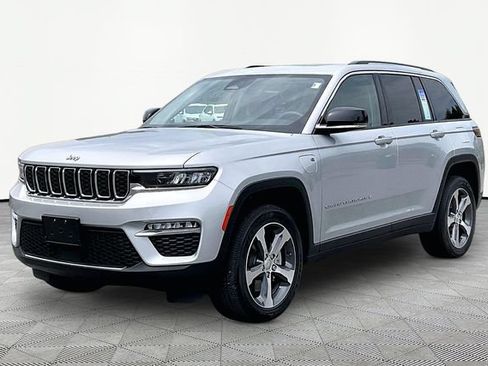 Used 2023 Jeep Grand Cherokee 4WD 4xe image 3