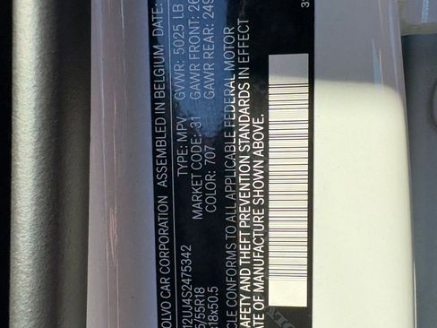 Certified 2025 Volvo XC40 B5 Core image 22