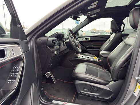 Used 2022 Ford Explorer ST-Line w/ Class IV Trailer Tow Package image 11