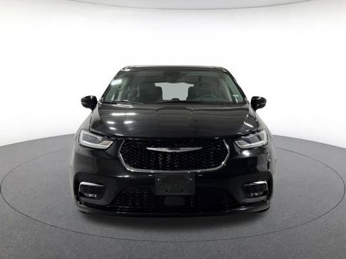 Used 2024 Chrysler Pacifica Limited FWD image 2