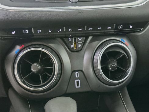 Used 2025 Chevrolet Blazer LT FWD image 23