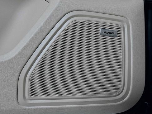 Certified 2025 Porsche Macan image 12