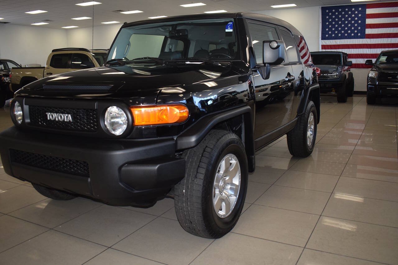 Used 2010 Toyota FJ Cruiser 4WD w/ Upgrade Pkg 2 image 3