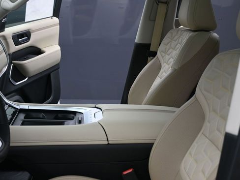 New 2026 Nissan Armada Platinum image 18