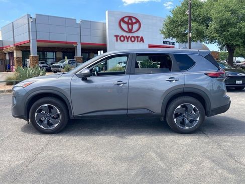 Used 2025 Nissan Rogue SV image 6