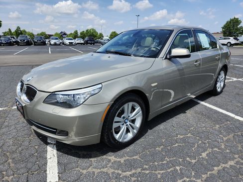 Used 2010 BMW 528i xDrive Sedan AWD/4WD image 12