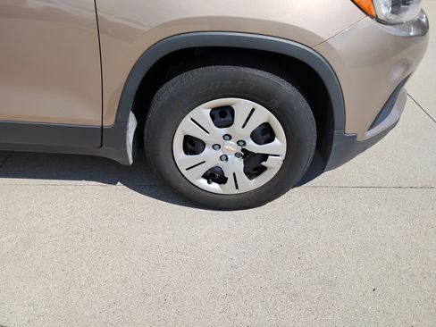 Used 2018 Chevrolet Trax LS FWD image 31
