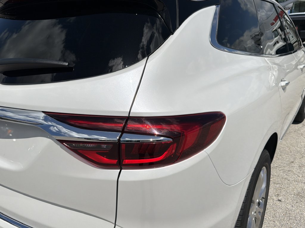 Used 2021 Buick Enclave Avenir w/ Avenir Technology Package AWD/4WD image 10