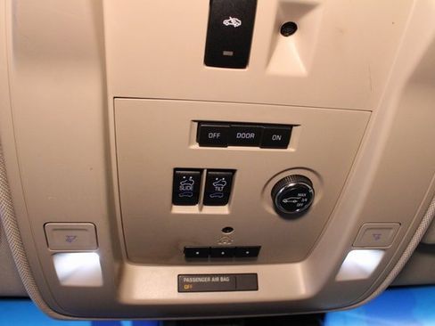 Used 2015 Chevrolet Tahoe LTZ image 28