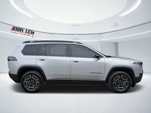 New 2026 Jeep Cherokee Laredo AWD/4WD image 2