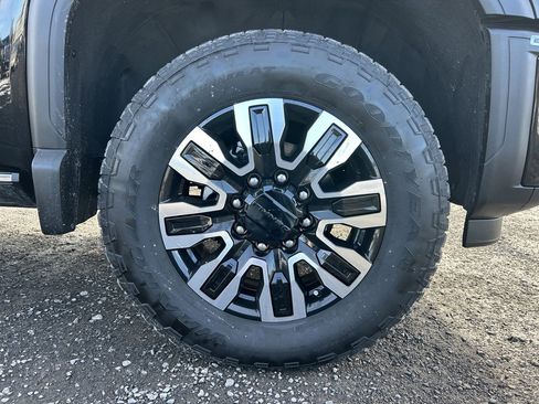 Used 2024 GMC Sierra 2500 Denali Ultimate image 9