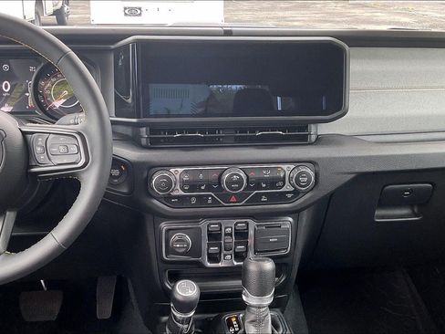 Used 2024 Jeep Gladiator Sport AWD/4WD image 6