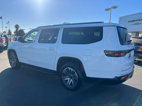 Used 2024 Jeep Wagoneer L Series II RWD image 15
