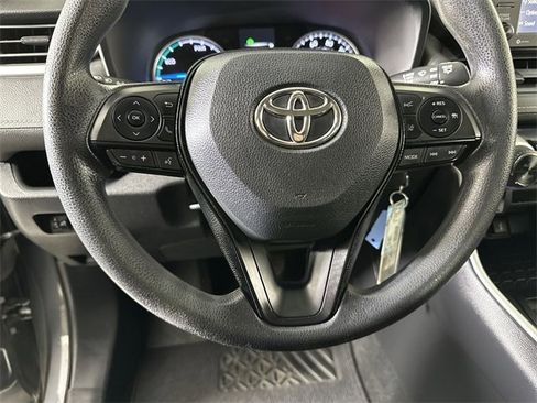 Used 2021 Toyota RAV4 LE image 11