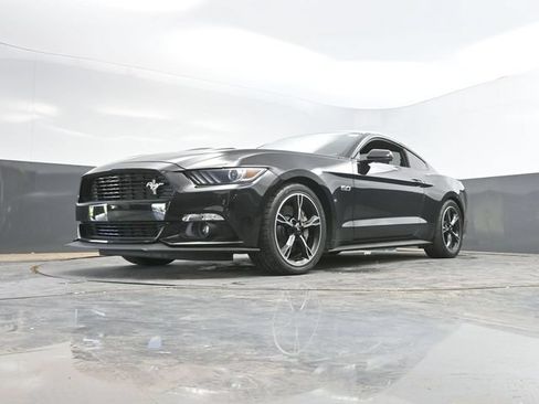 Used 2016 Ford Mustang GT Premium w/ Equipment Group 401A RWD image 46
