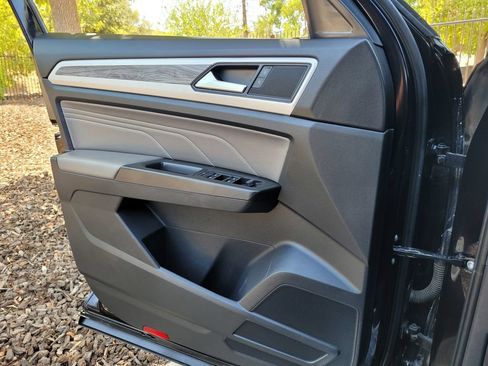 Used 2023 Volkswagen Atlas Cross Sport SE FWD image 25