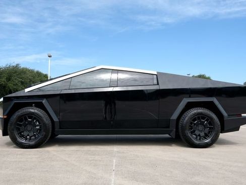 Used 2024 Tesla Cybertruck Cyberbeast AWD/4WD image 4