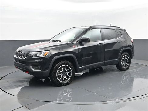 Used 2024 Jeep Compass Trailhawk image 1