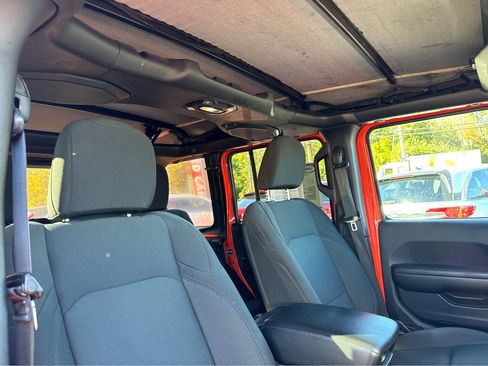 Used 2018 Jeep Wrangler Unlimited Sport S image 8