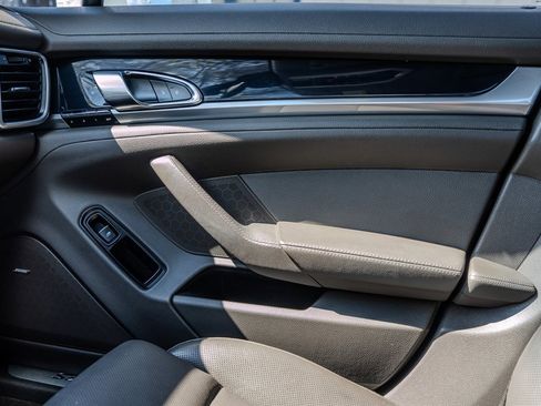 Used 2016 Porsche Panamera 4S w/ Premium Package Plus image 24