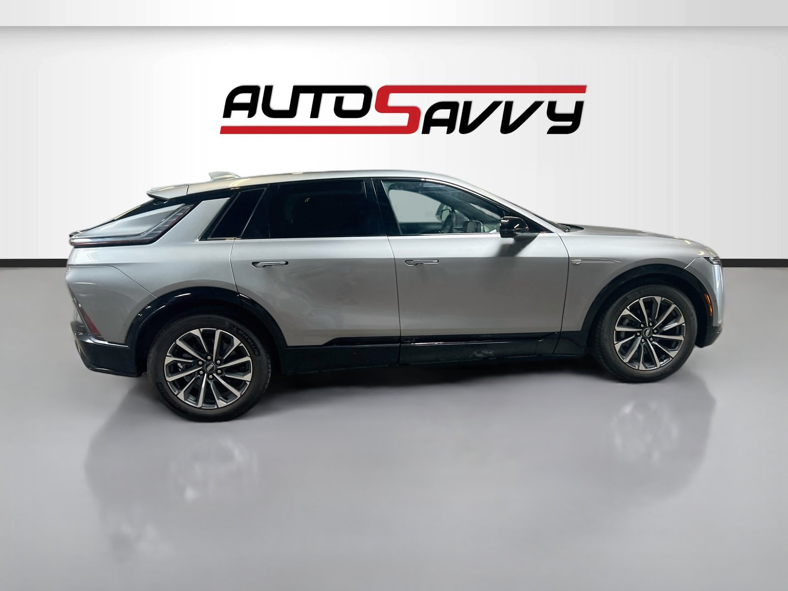 Used 2025 Cadillac Lyriq Sport AWD/4WD image 8