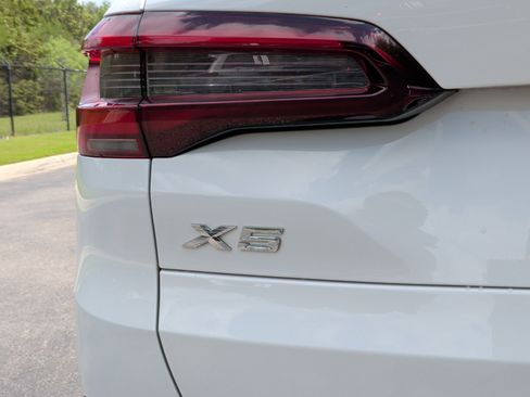 Used 2022 BMW X5 sDrive40i w/ Premium Package image 11