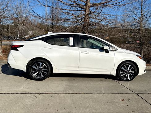 Certified 2022 Nissan Versa SV image 27