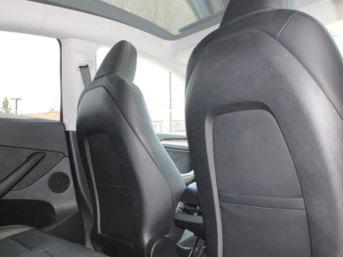 Used 2023 Tesla Model Y Long Range AWD/4WD image 12