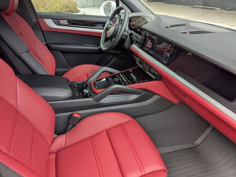 New 2026 Porsche Cayenne image 26