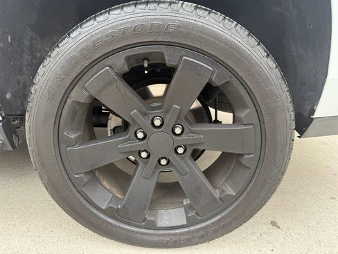 Used 2018 Cadillac Escalade Luxury image 7