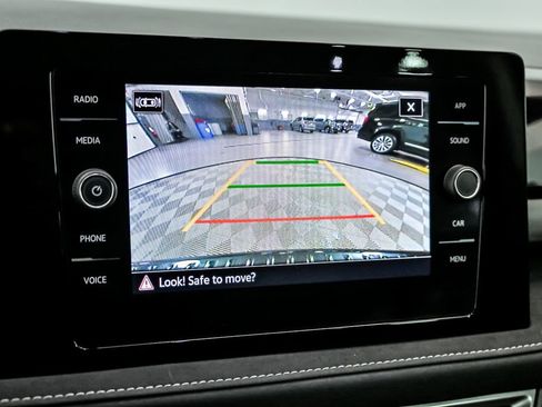 Used 2025 Volkswagen Taos SE image 21