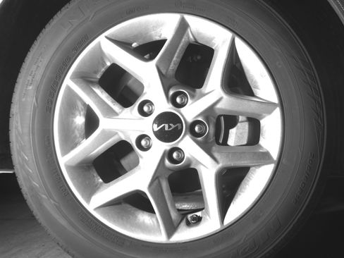 Used 2025 Kia Soul LX w/ LX Technology Package FWD image 13