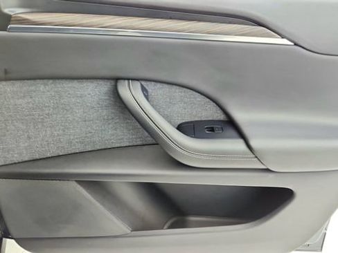 Used 2022 Tesla Model X image 22