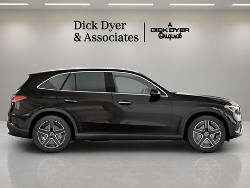 Used 2026 Mercedes-Benz GLC 300 image 11