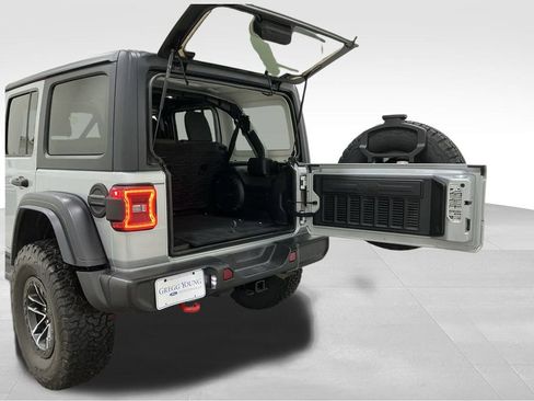 Used 2024 Jeep Wrangler Rubicon w/ XTREMEE 35" Tire Package image 23