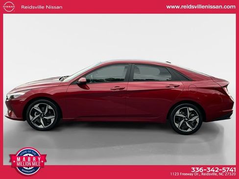 Used 2023 Hyundai Elantra SEL w/ Convenience Package FWD image 2