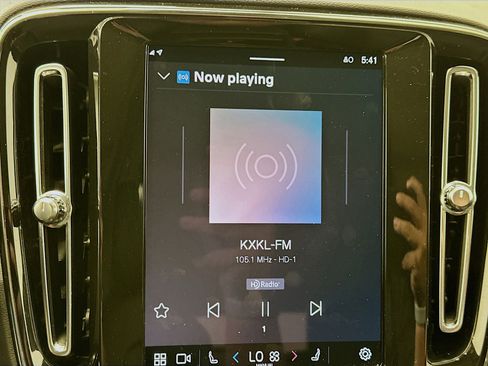 Used 2025 Volvo XC40 B5 Plus image 21