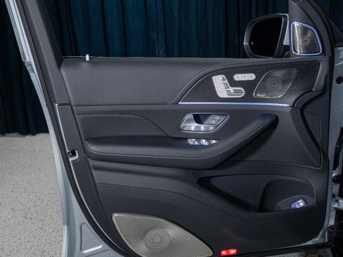 New 2026 Mercedes-Benz Maybach GLS 600 4MATIC image 13
