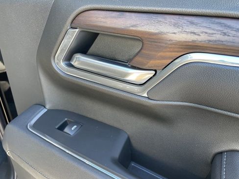 Used 2025 GMC Sierra 1500 SLT w/ SLT Premium Plus Package image 42