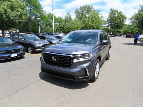Certified 2023 Honda Pilot LX image 1