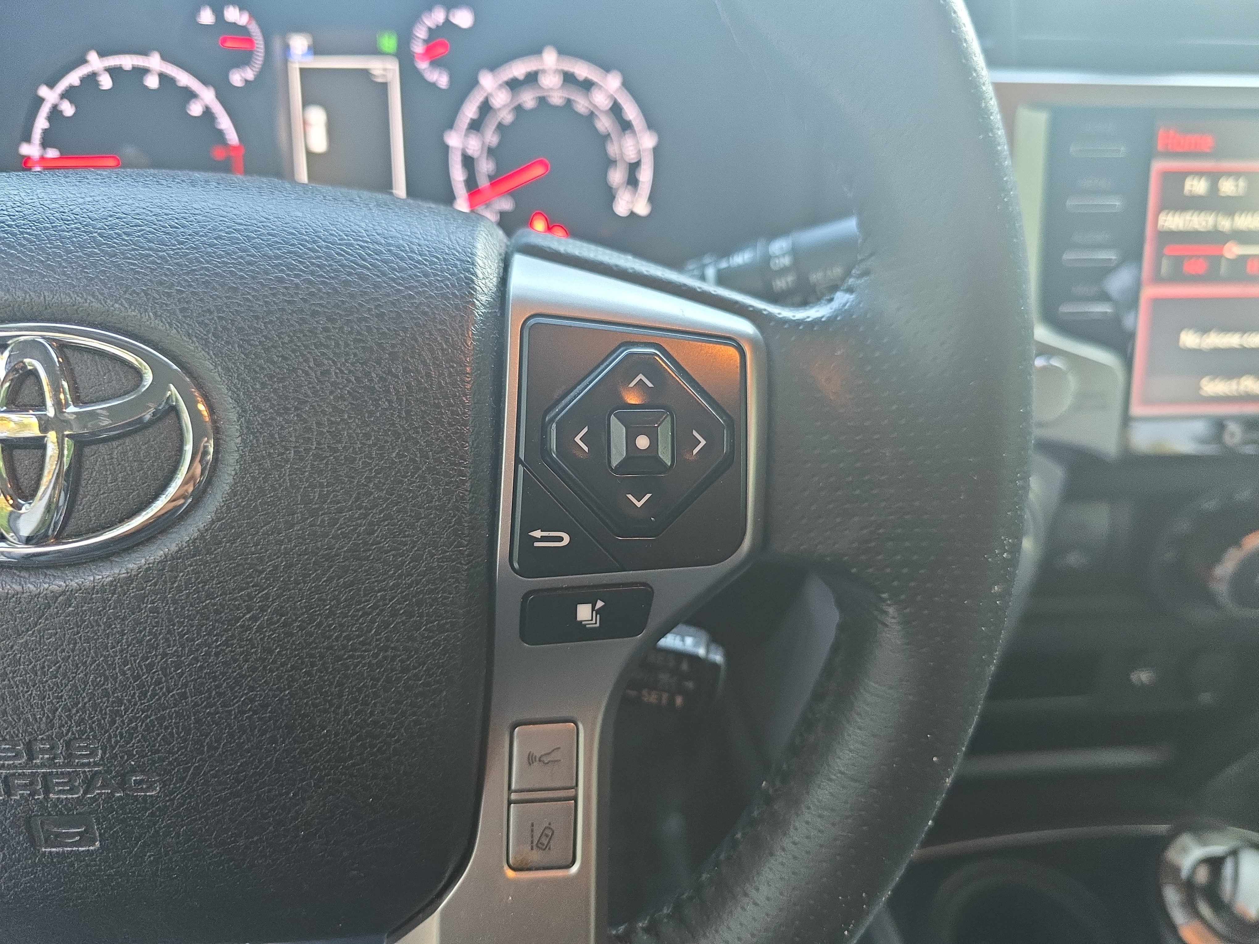 Used 2021 Toyota 4Runner SR5 AWD/4WD image 17