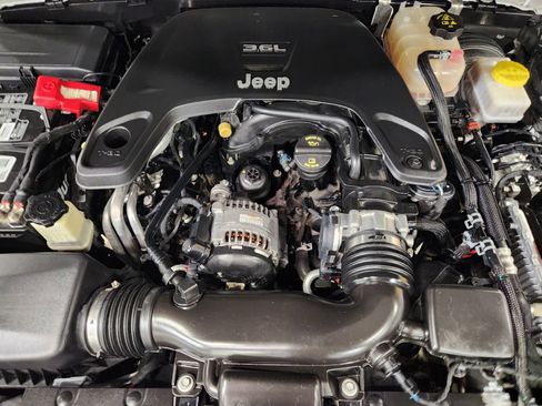 Used 2019 Jeep Wrangler Unlimited Sahara AWD/4WD image 51