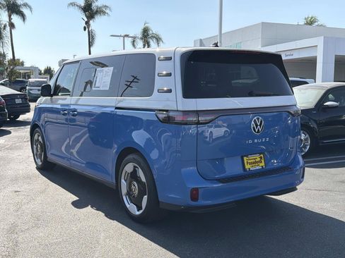 Certified 2025 Volkswagen ID. Buzz Pro S Plus AWD/4WD image 3
