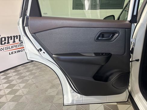 Used 2023 Nissan Rogue S image 19