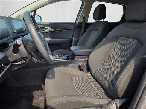 Used 2025 Kia Sportage LX FWD image 15