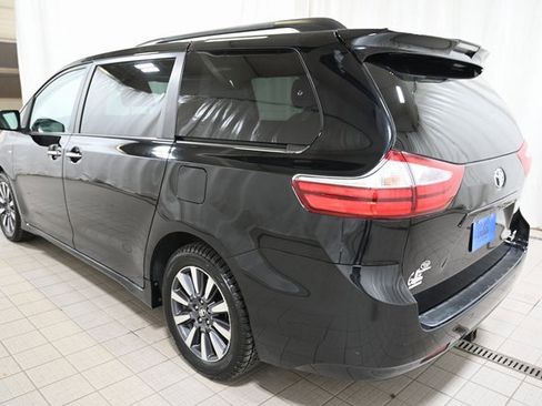 Used 2018 Toyota Sienna XLE Premium image 13